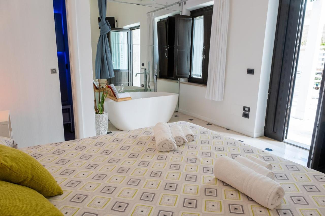 La Bella Trani - Suites And B&B Bagian luar foto